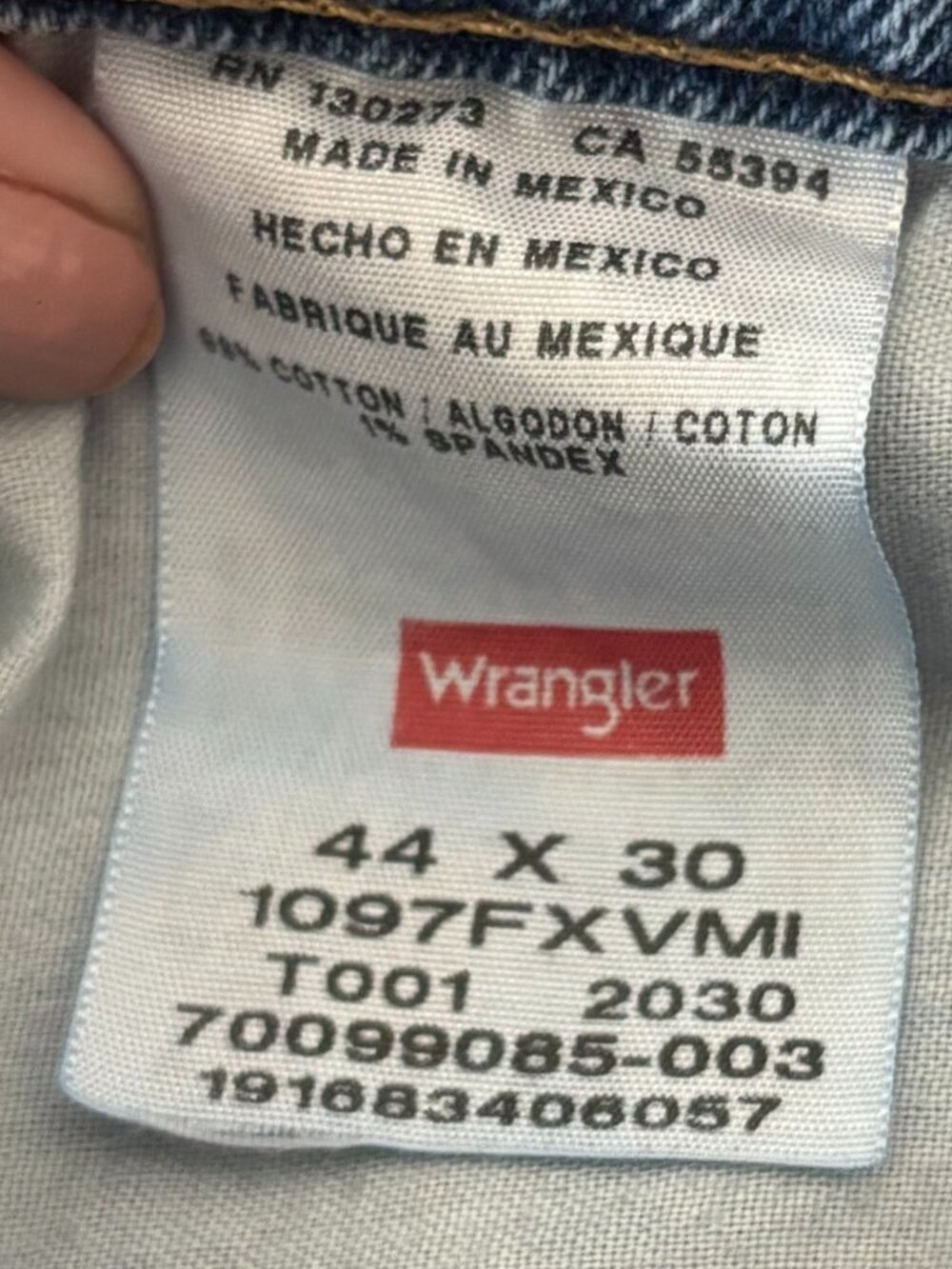 Wrangler Relaxed Fit Jeans Men’s 44x30 Light Wash Vintage Distressed Denim - Picture 6 of 7
